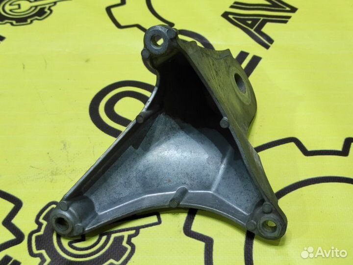 Кронштейн левый Audi BVJ