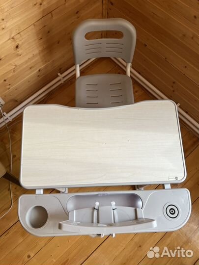 Уголок (стол и стул) школьника