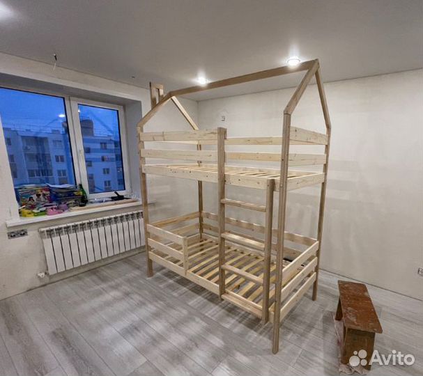 Кровать двухъярусная из массива берёзы