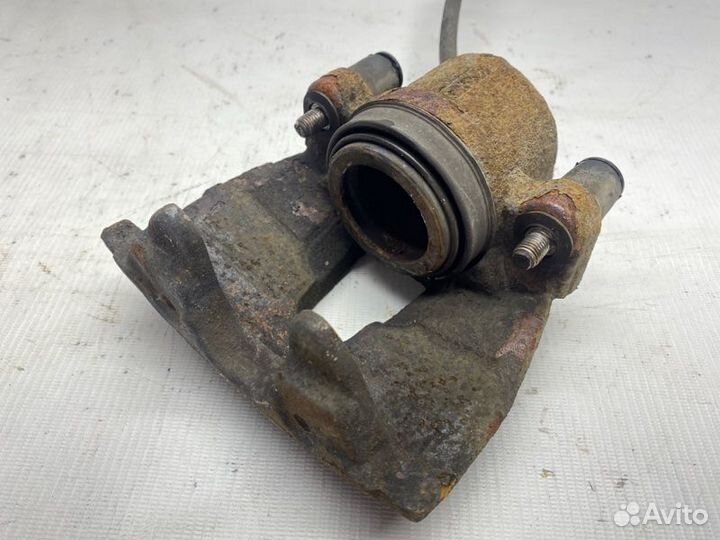 Суппорт тормозной передний левый Ford Focus 2 shda