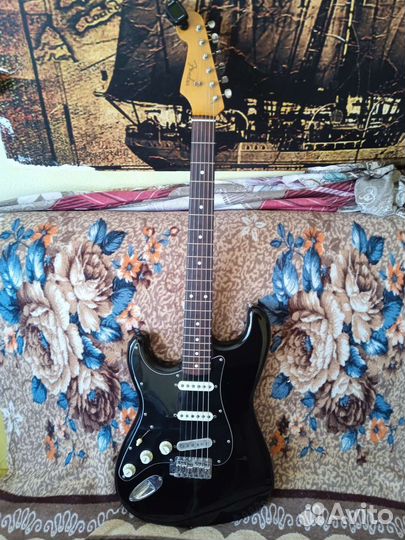Леворукий Fender Stratocaster