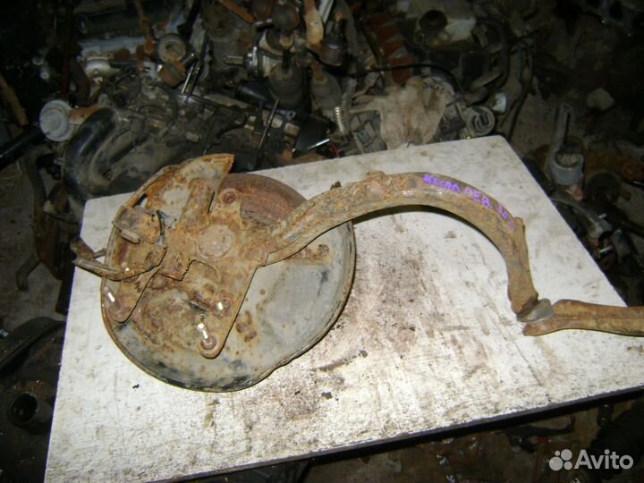 Кулак задний левый Хонда Аккорд 5 Honda Accord V