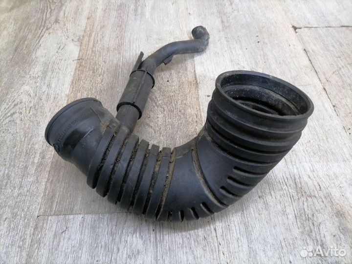 Патрубок воздушного фильтра Mercedes Benz E-Class