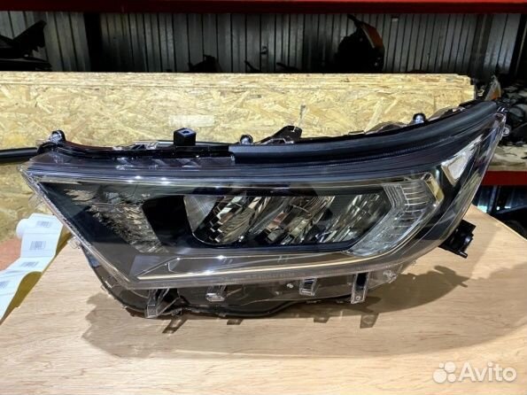 Фара левая и правая Toyota Rav4 XA50