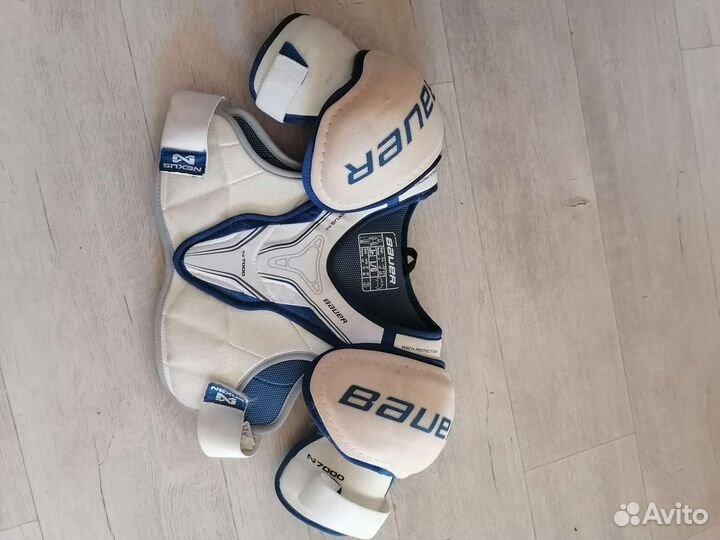 Хоккейный шлем экипировка для хоккея с шайбой