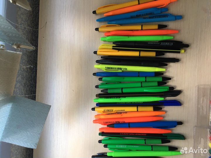 Ручки, ножницы, фломастеры, карандаши