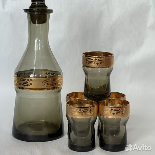 Набор винтажной посуды графин и рюмки