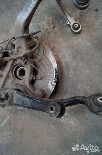 Кулак передний левый BMW X5 E70 (2006 - 2010)