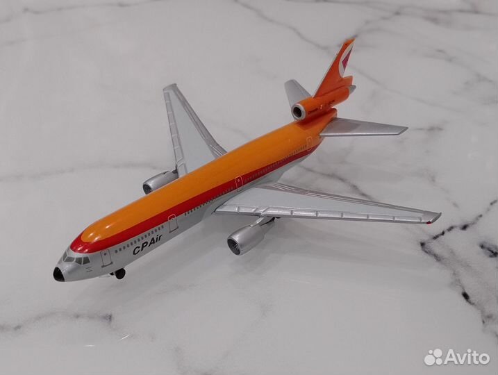 Самолёт McDonnell Douglas DC-10-30 