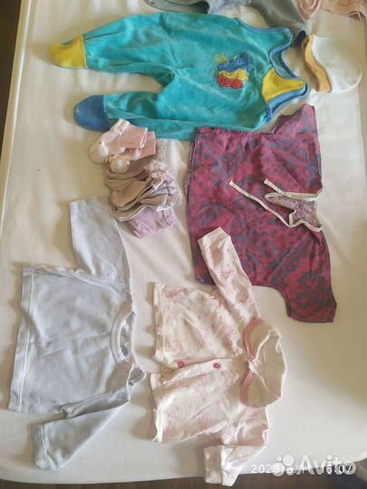 Пакетом детские вещи от 0 до 6 месяцев