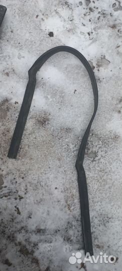 Уплотнитель капота Honda Pilot