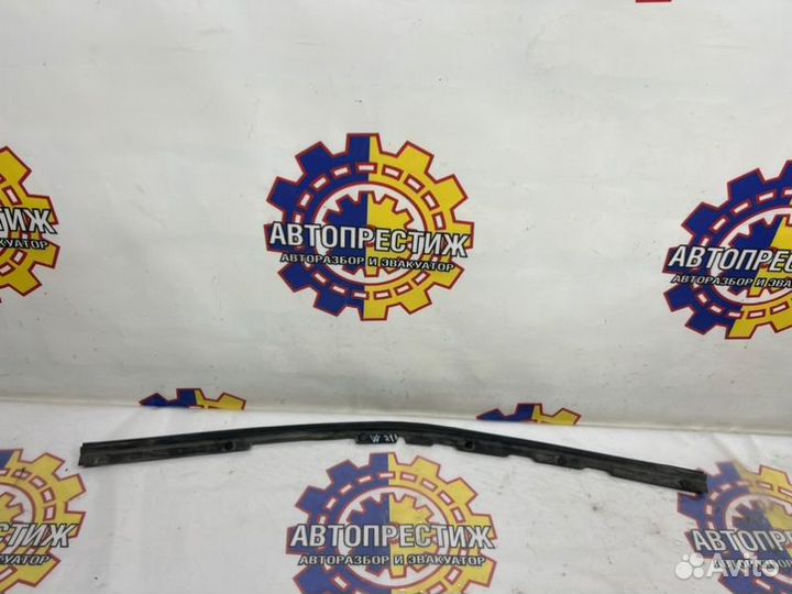 Уплотнитель капота Mercedes-Benz E-Class 2010