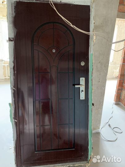 Продам входную дверь бу