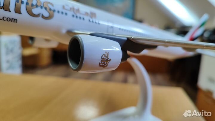 Модель самолет Fly Emirates Boeing 777-300ER 1:200