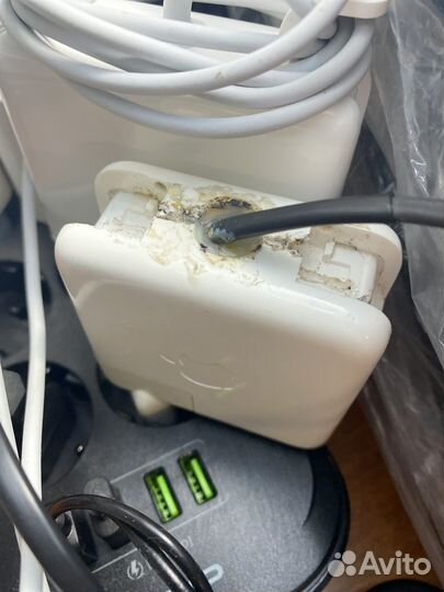 Оригинальный адаптер питания Apple