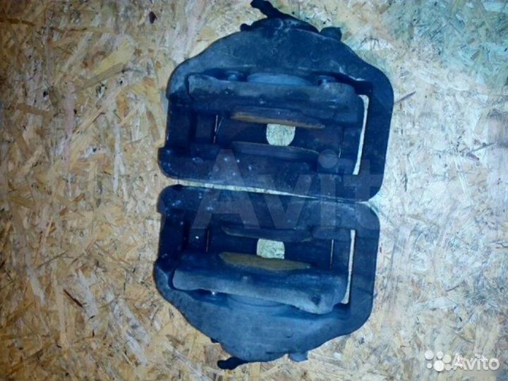 Суппорта передняя Bmw 5 E60 2008