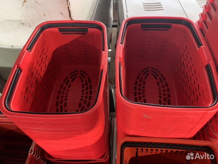 Корзина покупательская красная 20 литров