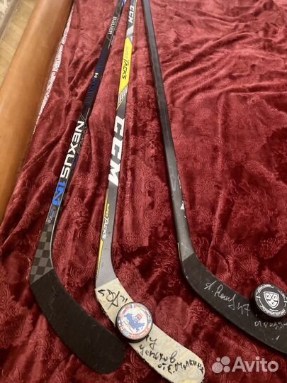 Игровая клюшка Радулова с автографом хоккеиста