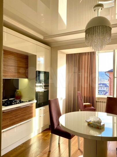 3-к. квартира, 108 м², 5/5 эт.