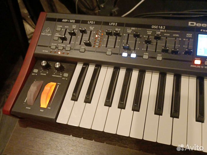 Синтезатор behringer deepmind 12