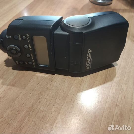 Canon speedlite 430 EX ll