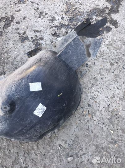 Volkswagen polo sedan подкрылок передний