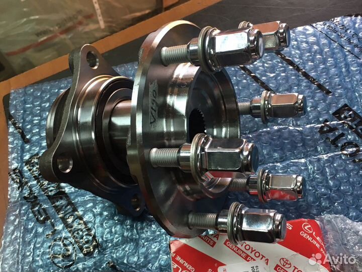 Ступица всборе Hilux 2012