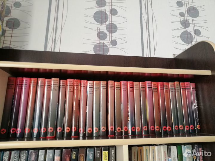 Продам Книги серия 