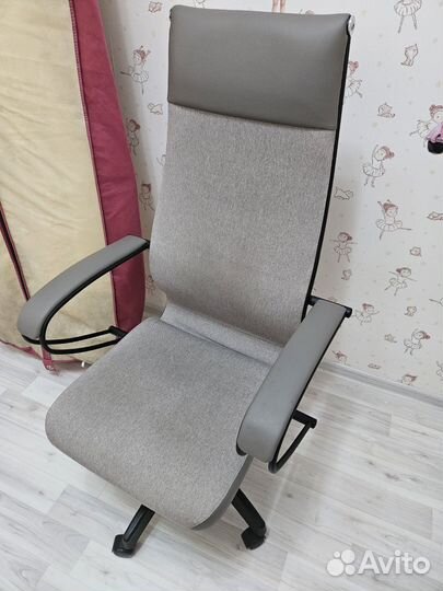 Офисное кресло