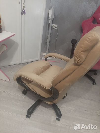 Компьютерное кресло офисное руководителя