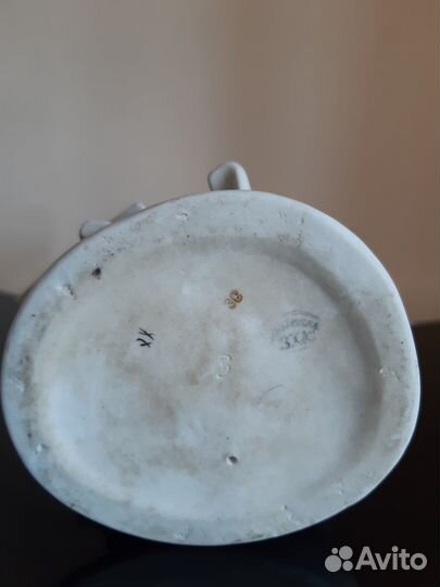 Статуэтка фарфоровая 