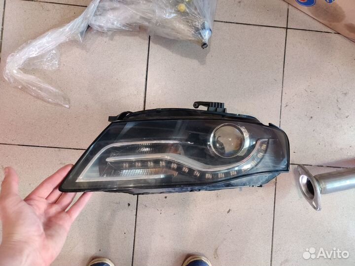 Левая фара Audi A4 ксенон