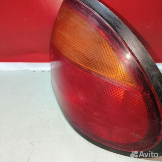Фонарь задний правый Mazda 323 BA седан