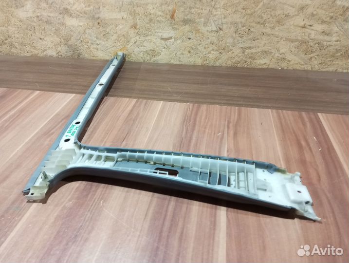 Накладка левой средней стойки Toyota land cruiser