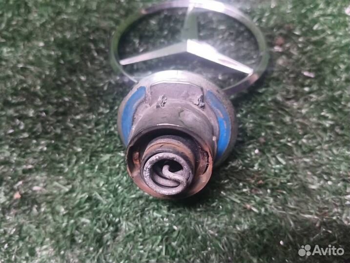 Эмблема Mercedes Benz E-class W211 2006