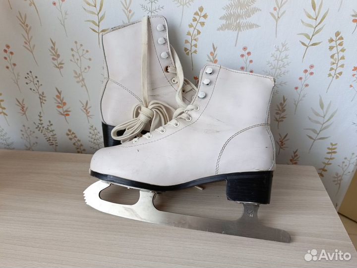 Коньки фигурные женские 38 размер
