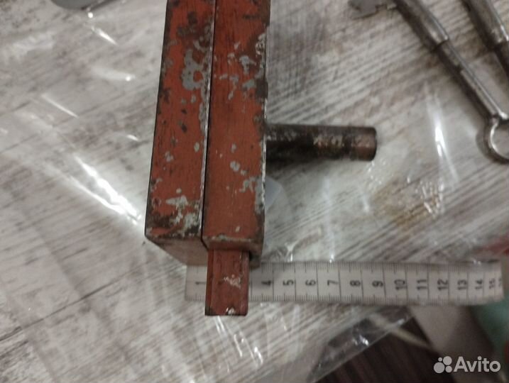 Замок гаражный накладной