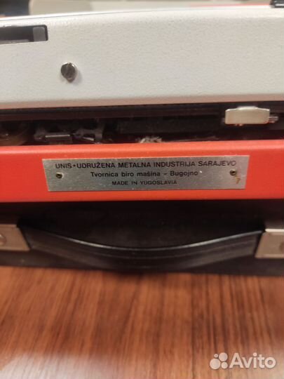 Печатная пишущая машинка Unis tbm de Luxe