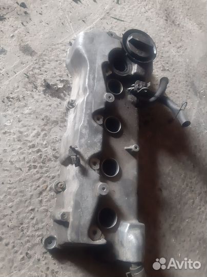 Клапанная крышка на Ниссан Примьера,Nissan Primera