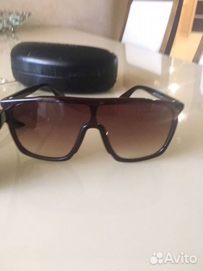 Очки солнцезащитные