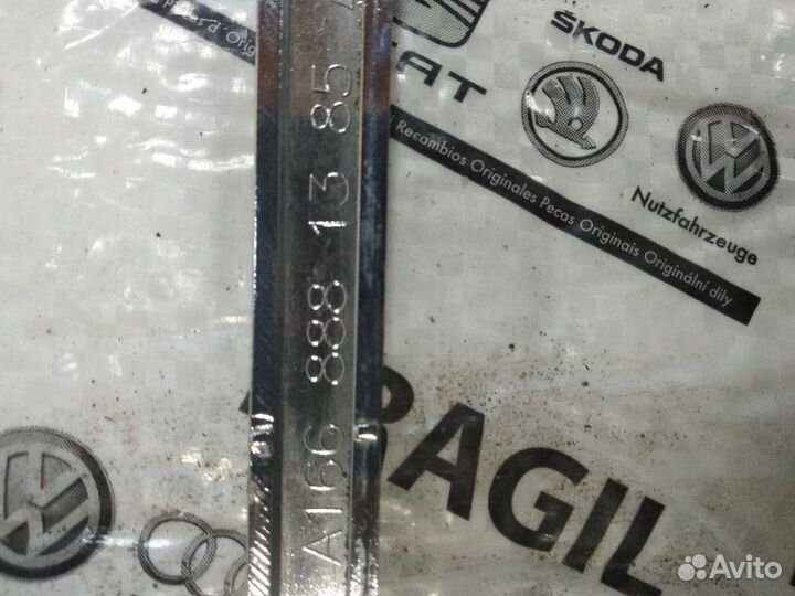 Молдинг решетки радиатора Mercedes-Benz M-Class