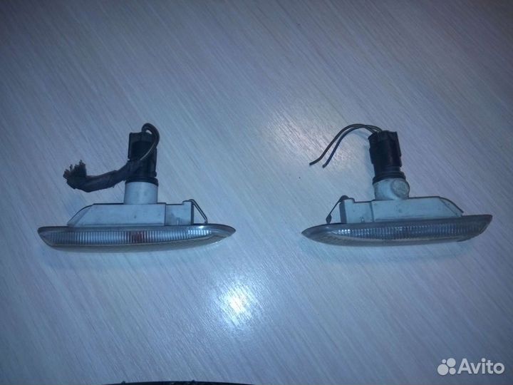 Повторитель поворота в крыло правый и левый 2 шт б