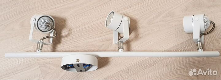 Продам стильный светильник белого цвета