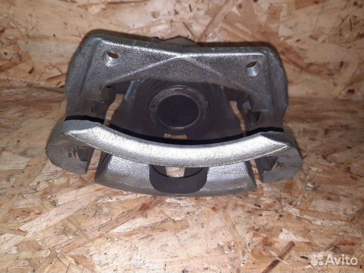 Суппорт передний правый Opel Corsa-C (Vita) 68