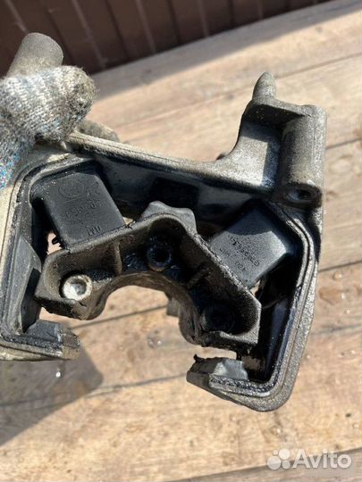 Подушка двигателя Opel Vectra 1.6