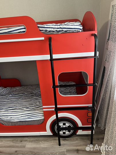Двухъярусная кровать автобус