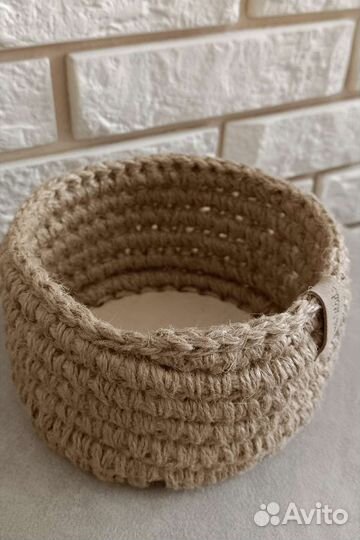 Интерьерная корзинка из джута