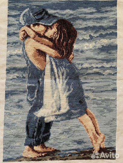 Вышивка «Объятья на морском берегу»