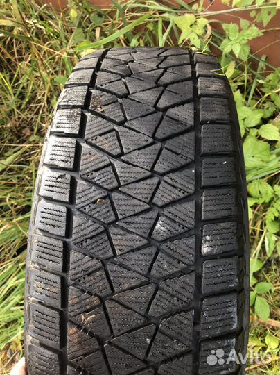 Bridgestone Blizzak DM-V2 225/65 R17