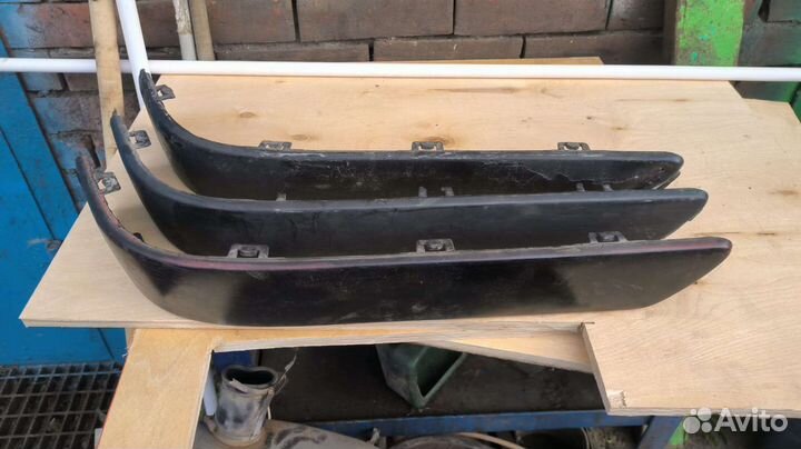 Правый молдинг заднего бампер Audi 80B4 8A0807422A